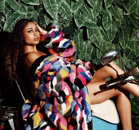 AlessiaSays onlyfans leaks.