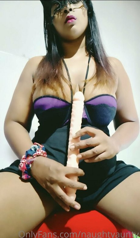 naughtyaunty nude on onlyfans