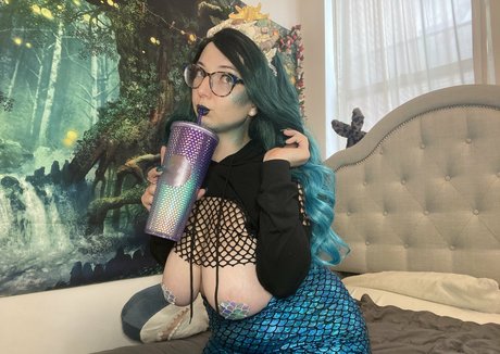 Mim Turner onlyfans model images