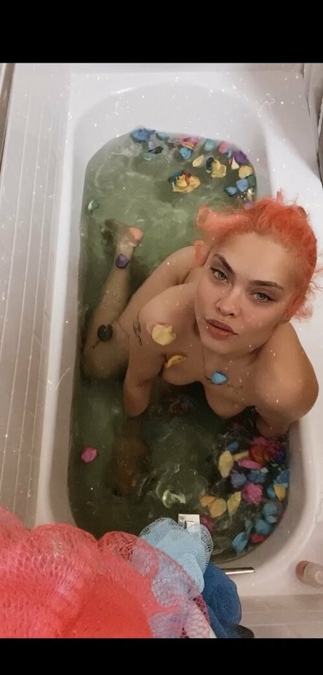 lolaslimm nude onlyfans pics