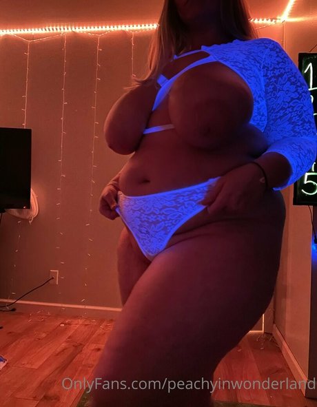 peachyinwonderland leaks onlyfans