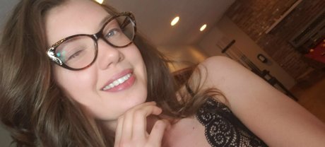 Elenakoshkaxoxo Profile pic