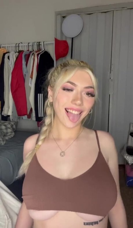 April Hills sexy onlyfans