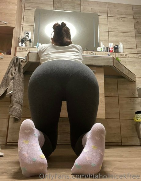 hlaholnicekfree onlyfans pics