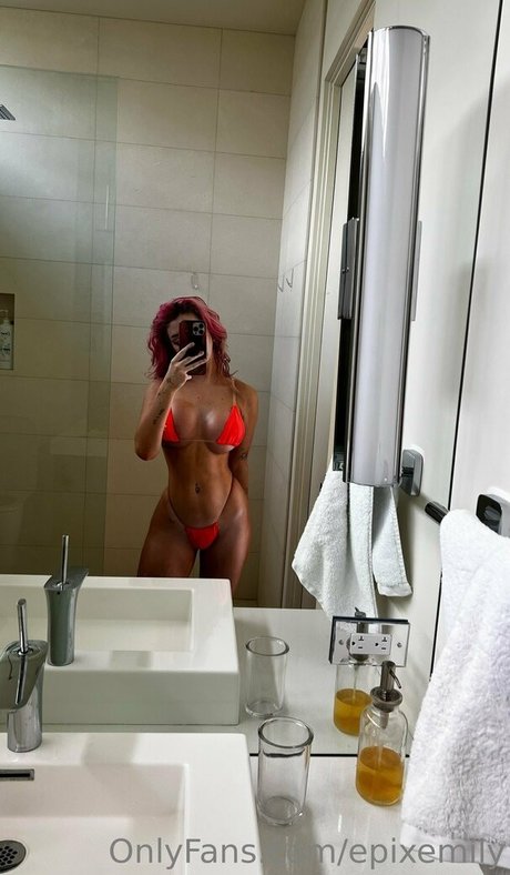 epixemily nude on onlyfans