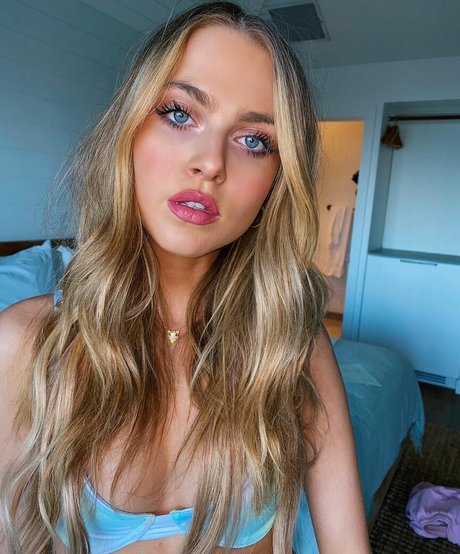 Anne Winters only fans pic