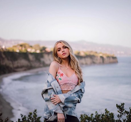 Anne Winters only fans leaks