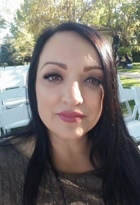 Dark Haired Brunette onlyfans gratis