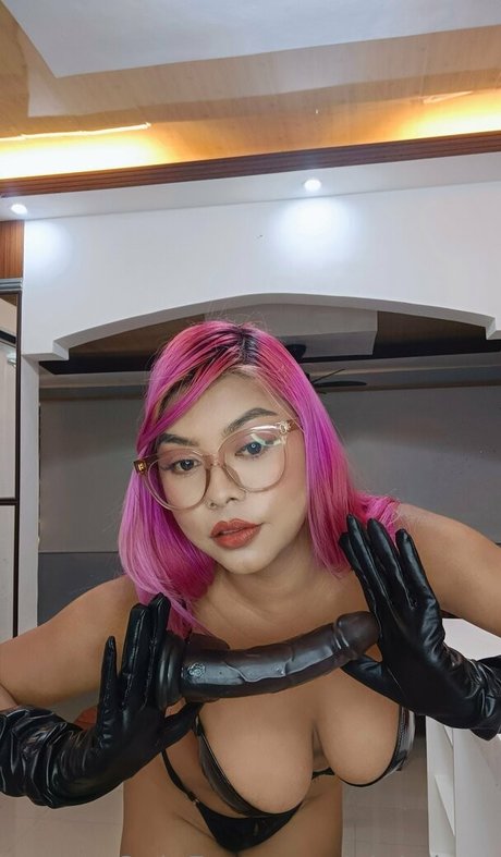 pink lucy Profile pic