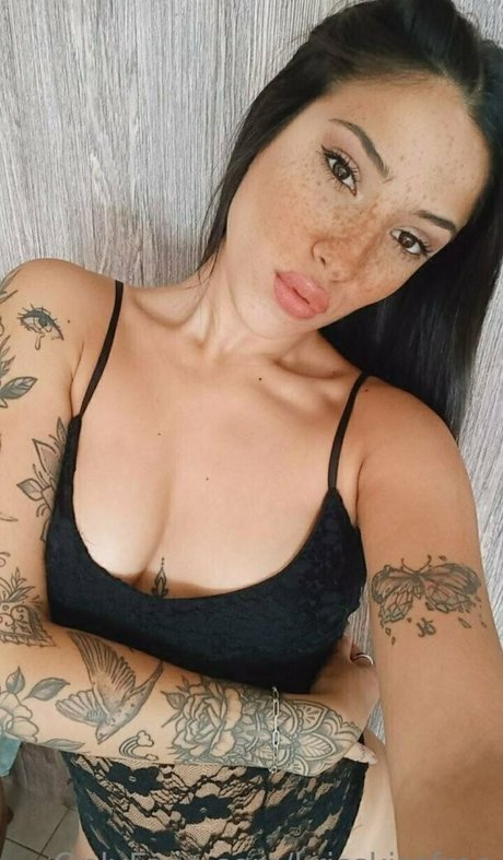 krisskissfree only fans nude leaks