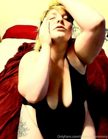 thickmilkymommy nude only fans