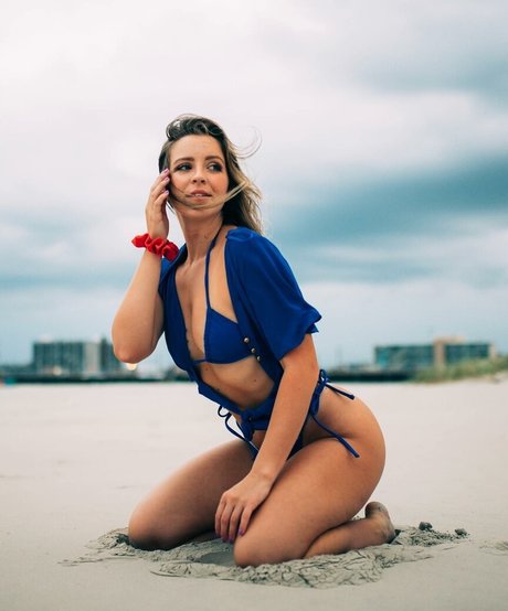 Sarah Senecal ass onlyfans