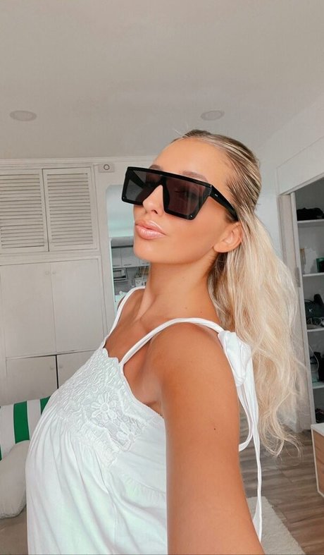 BustyAna onlyfans pics