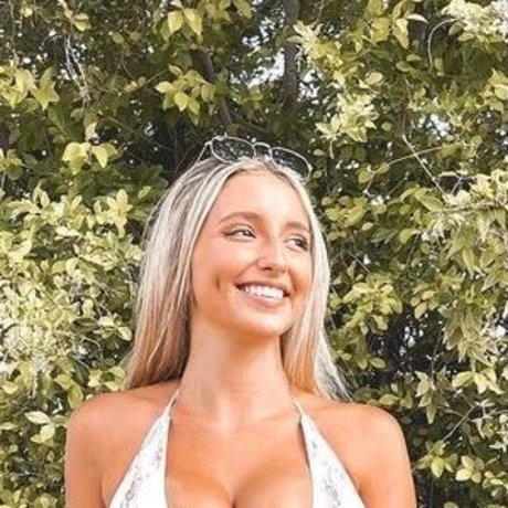 BustyAna onlyfans leaked.