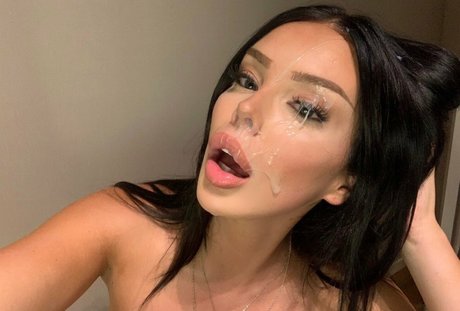 Pariz Zianna onlyfans leaks.