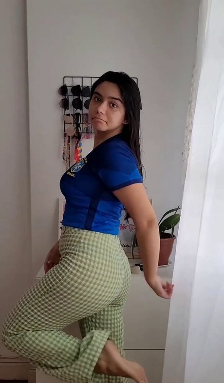 Bella Barp onlyfans nide