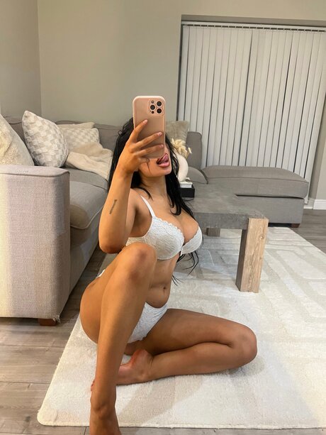 Hollyydollyy only fans photos