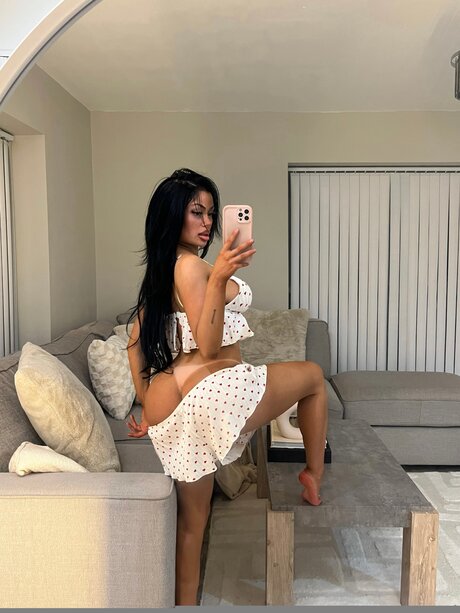Hollyydollyy onlyfans leaked.