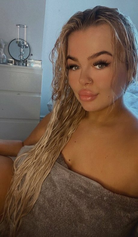 Kayleigh Thomsen onlyfans nude tits