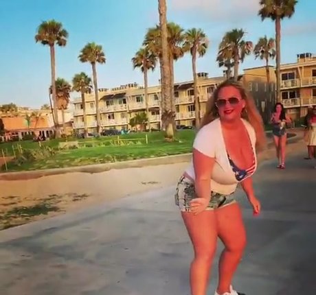 BlondiePomie onlyfans posts