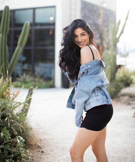 Elwa Saleh onlyfans nudes leaks