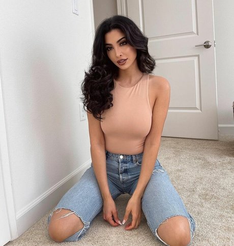 Elwa Saleh nude only fans leaks