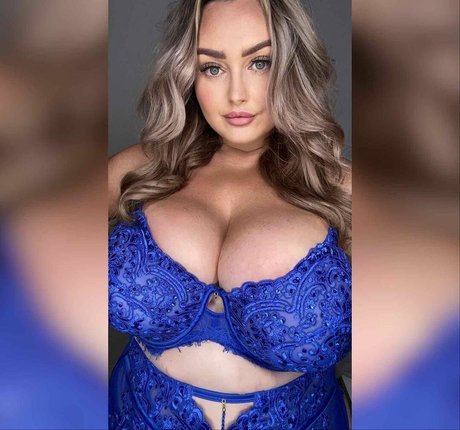 bustyholly onlyfans nsfw