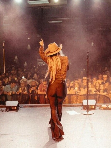 Lainey Wilson onlyfans leaks.