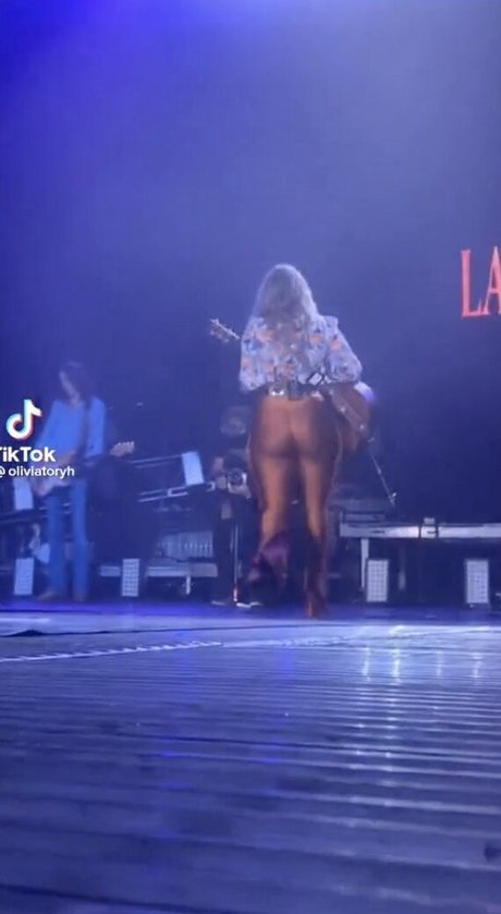 Lainey Wilson leaked onlyfans