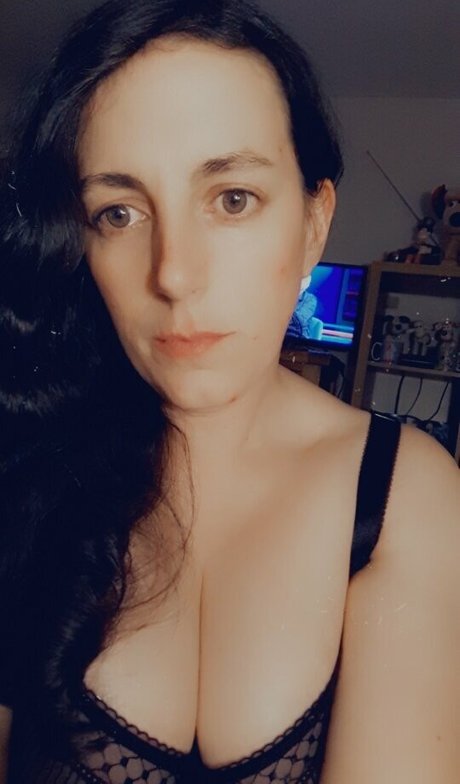 Piella Bakewell onlyfans naked leaks