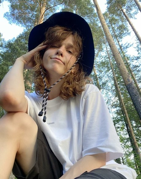 Mossy Barmales naked onlyfans pics