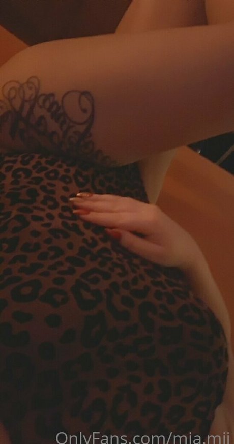 mia mii onlyfans strip