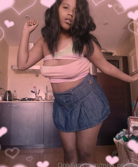 miss perona nude only fans leaks