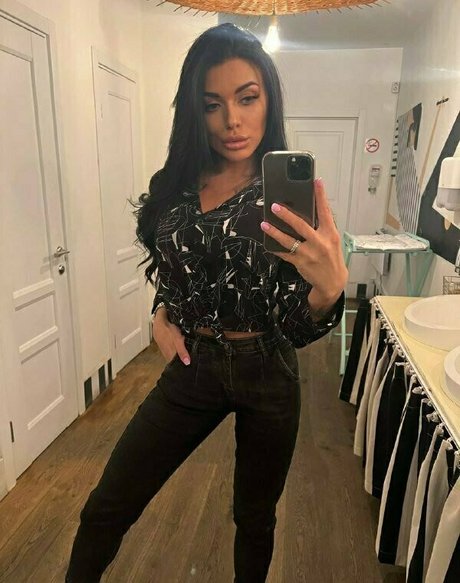 barbie33 onlyfans content type