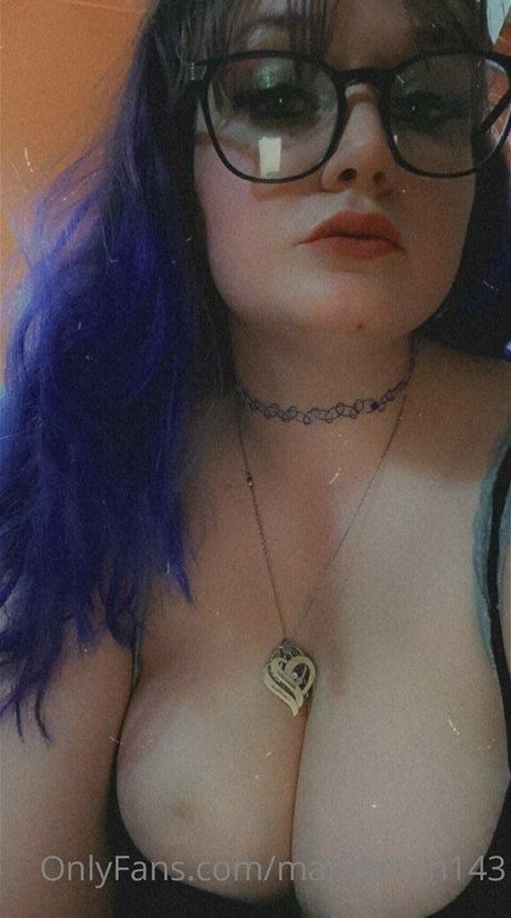 manderlyn143 onlyfans sexy