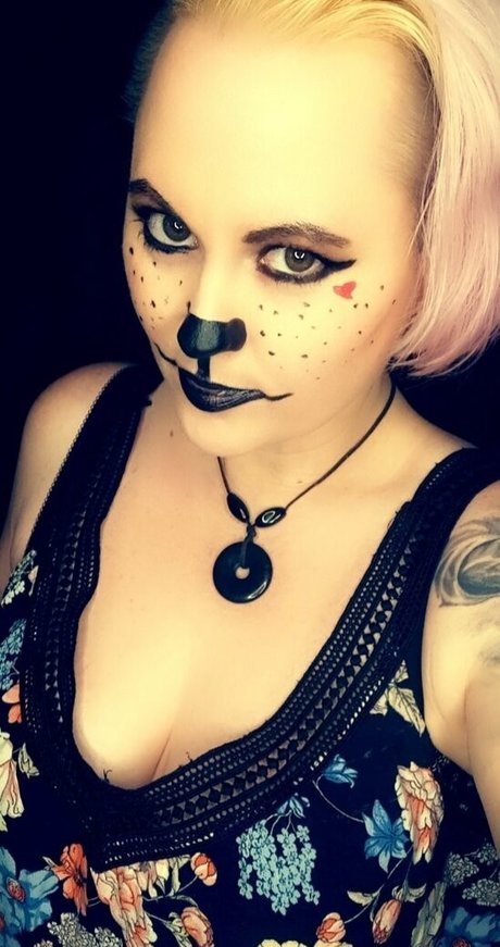 weirdartgirljo free only fans