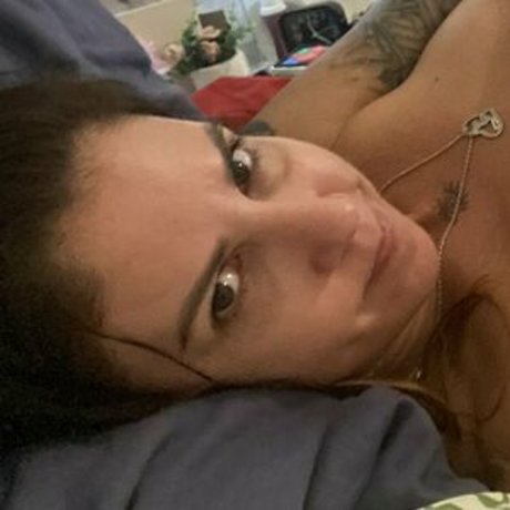 shexit only fans pic