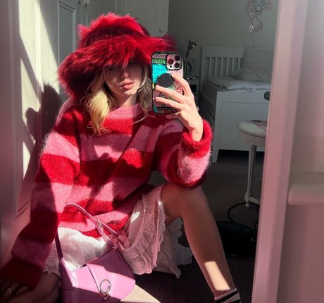 Lola Clark onlyfans nudes