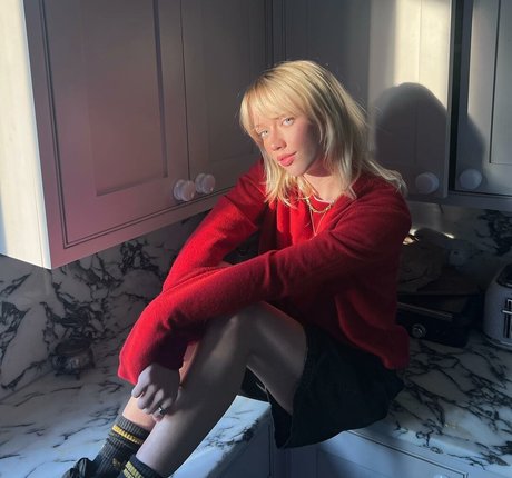 Lola Clark onlyfans porn leak