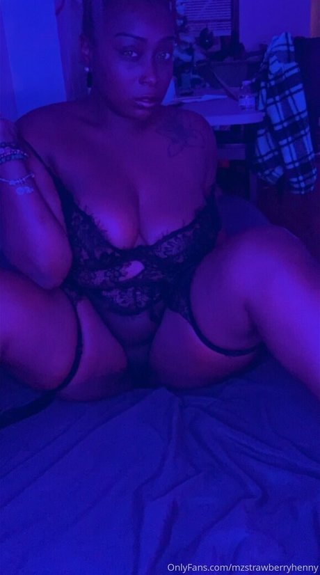 mzstrawberryhenny onlyfans porn leak