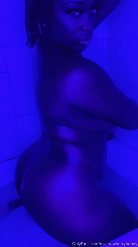 mzstrawberryhenny leak onlyfans nude