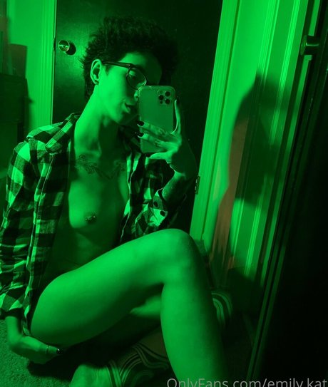 emily kat hot onlyfans
