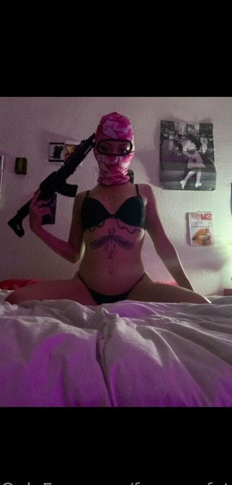 femme fatale00 feet onlyfans