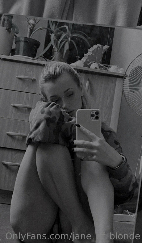 jane of blonde onlyfans boobs