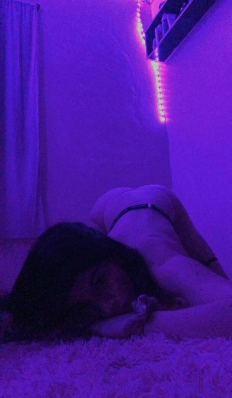 milkyspoil only fans pic