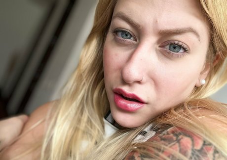 mikhelaxxx nudes onlyfans