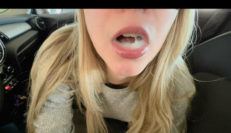 miaqueen of onlyfans de