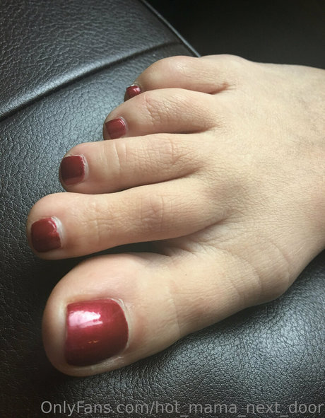 hot mama next door onlyfans leaks.