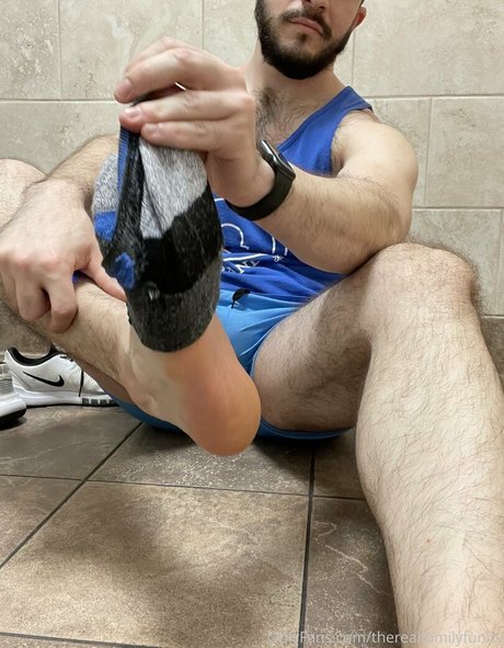 adjectiveotter onlyfans leaked tits