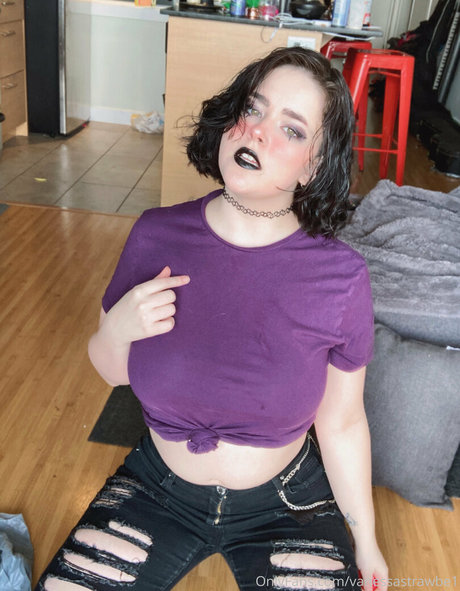 vanessastrawbe1 onlyfans naked leaks